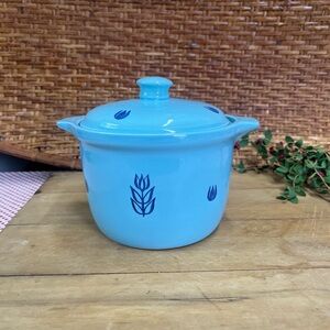 Vintage covered dish Cronin bake oven USA pottery blue tulip